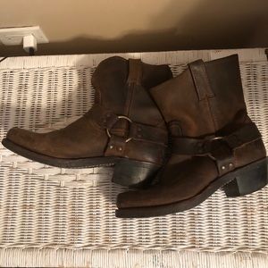Frye Harness 8R